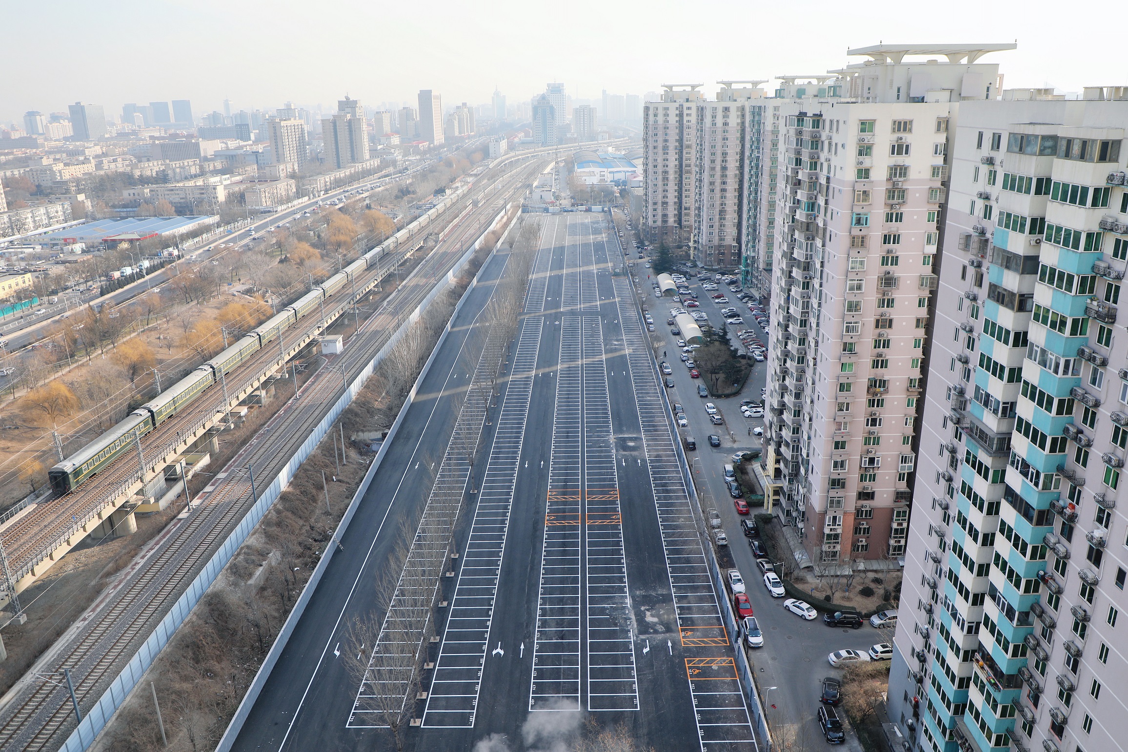 京铁家园北侧停车场